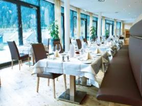 Rakouský hotel Aqua Dome s restaurací