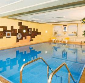 Rakouský hotel Schöpf s bazénem