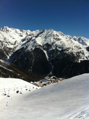 Vrcholek Giggijoch - pohled na lyžařské středisko Hochsölden